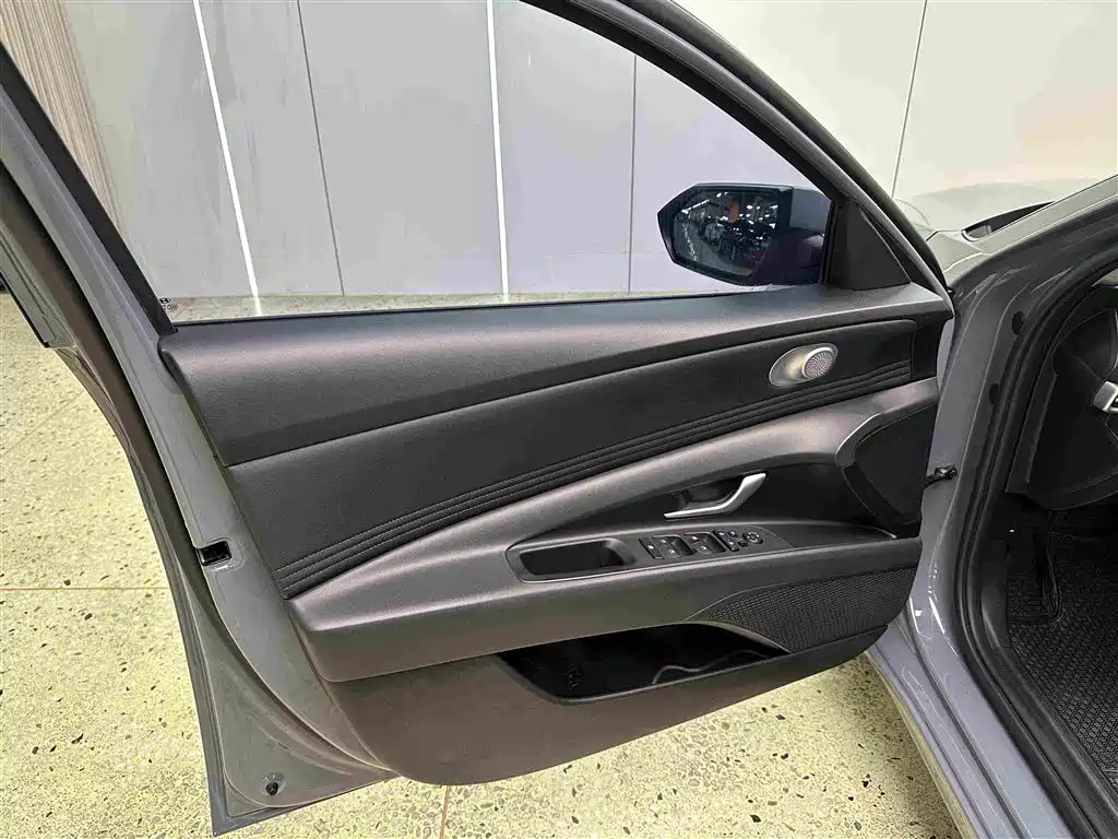 Hyundai Elantra — фото 14
