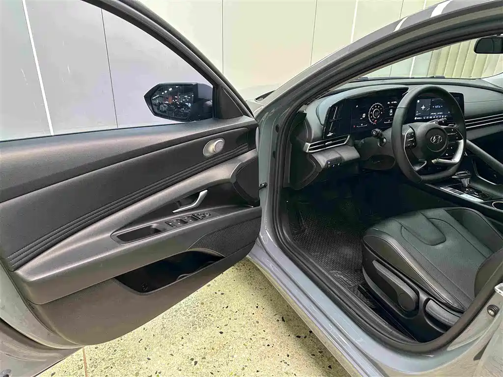 Hyundai Elantra — фото 15