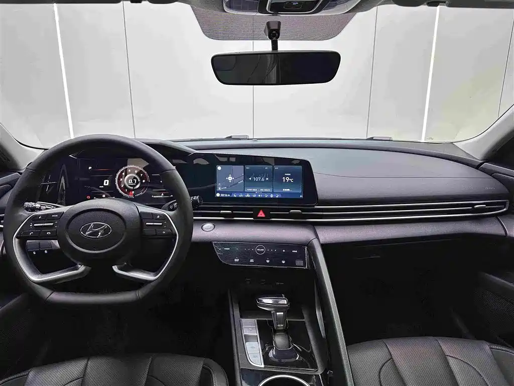 Hyundai Elantra — фото 17