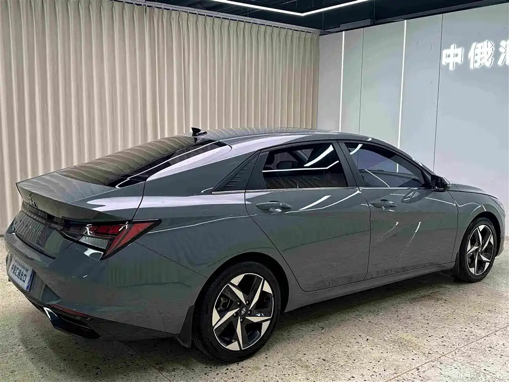 Hyundai Elantra — фото 5