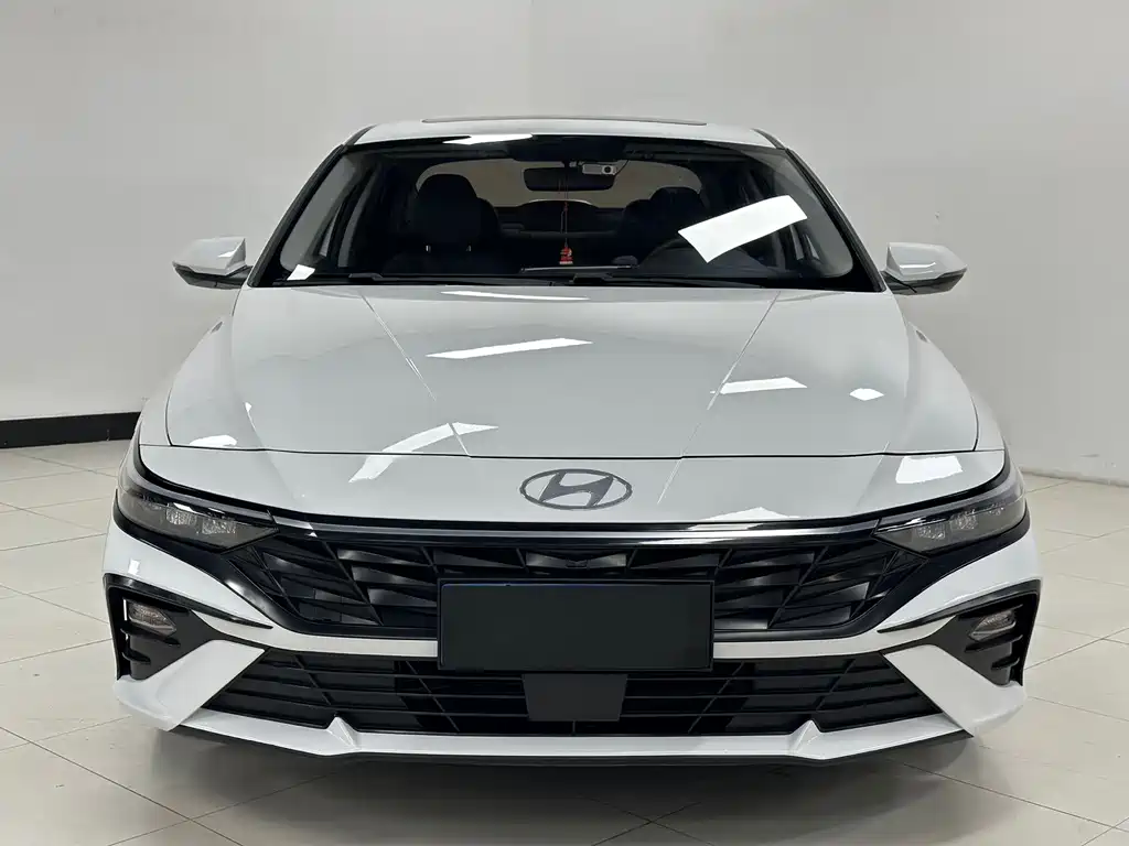 Hyundai Elantra — фото 2
