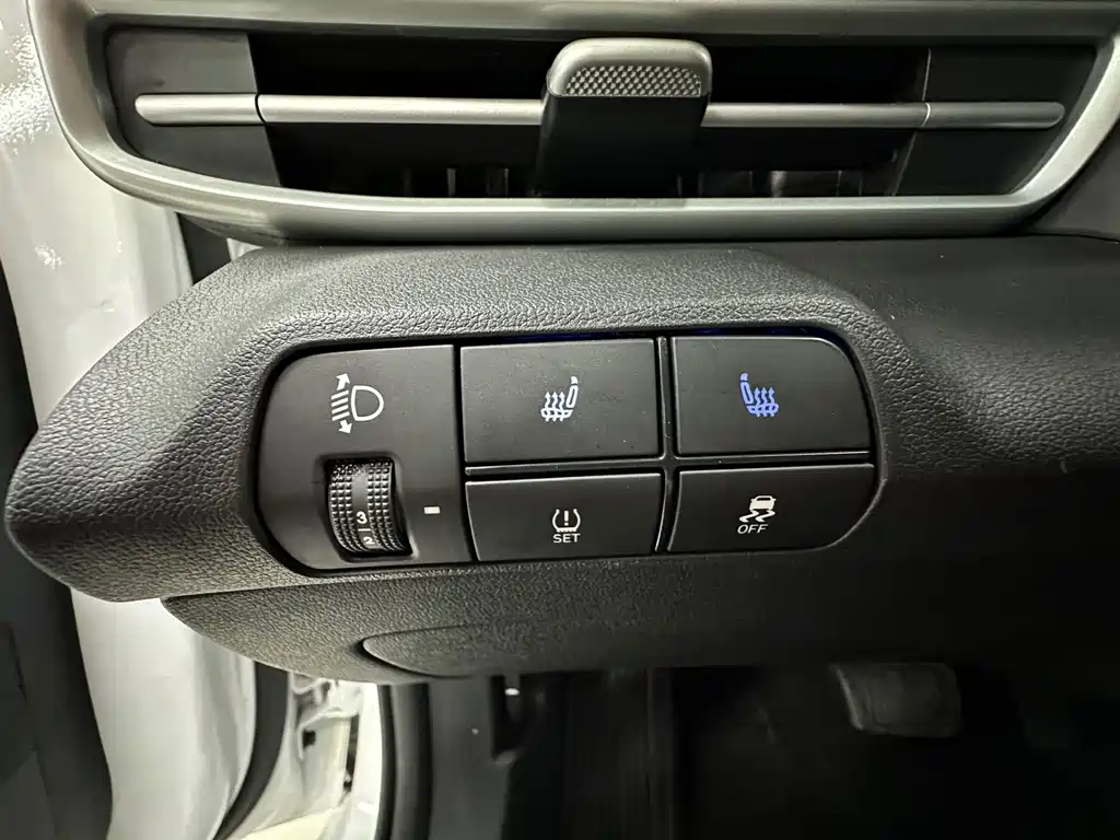 Hyundai Elantra — фото 13