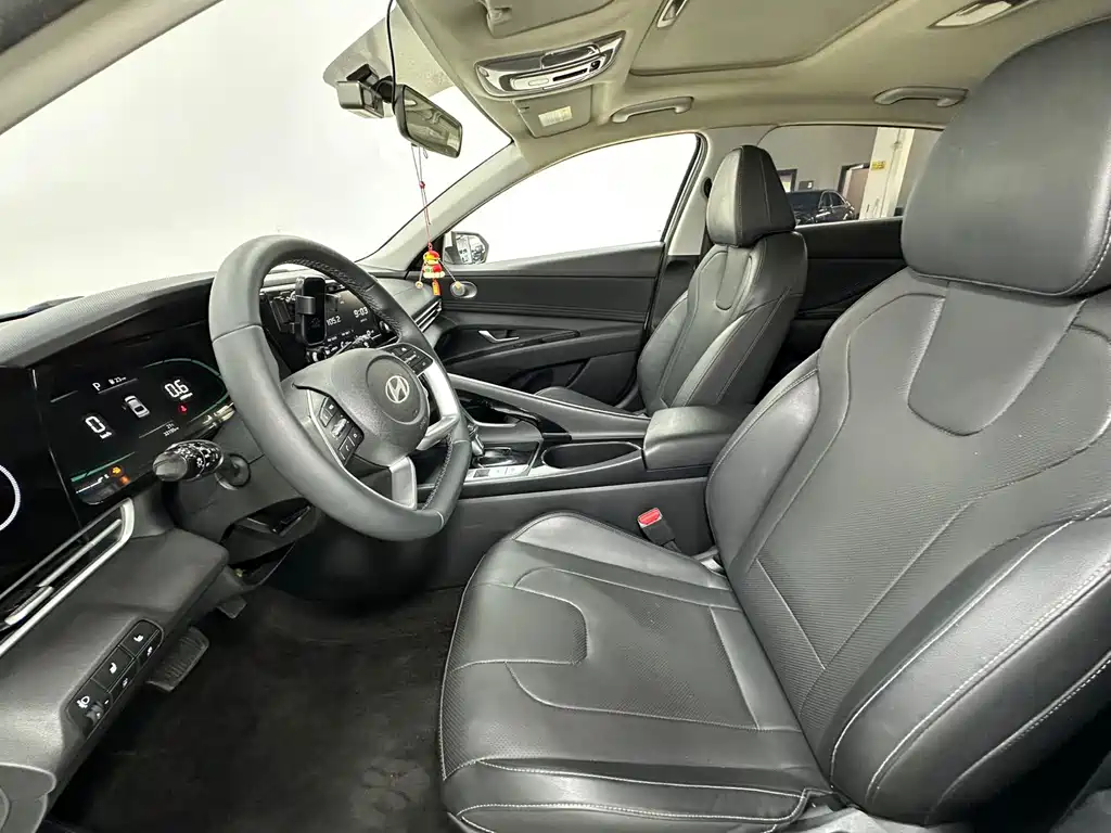 Hyundai Elantra — фото 14