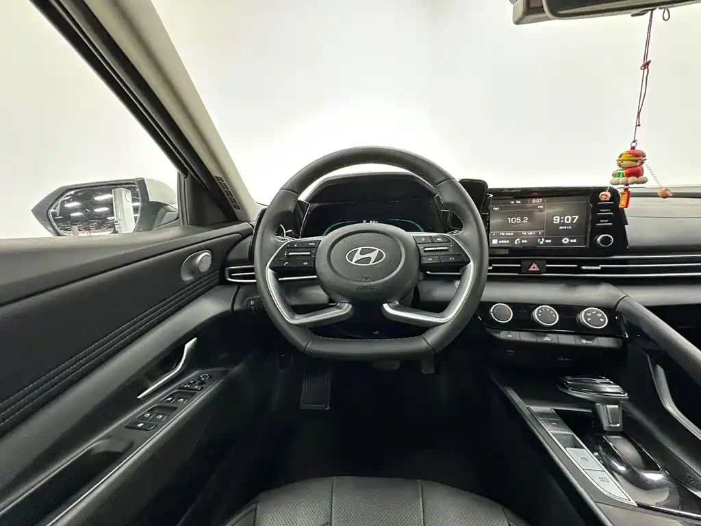Hyundai Elantra — фото 20