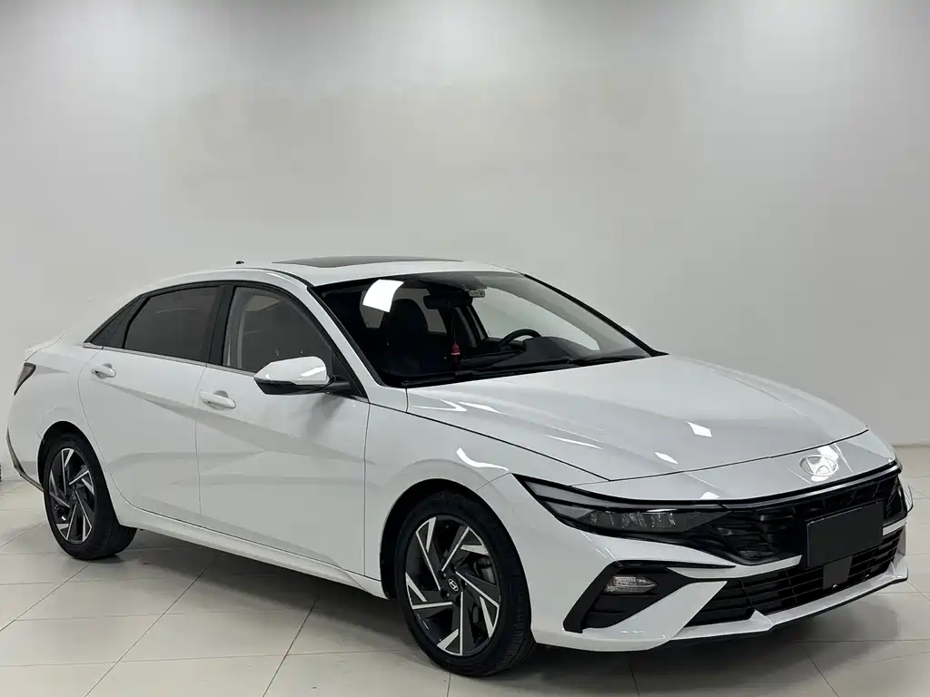 Hyundai Elantra — фото 3