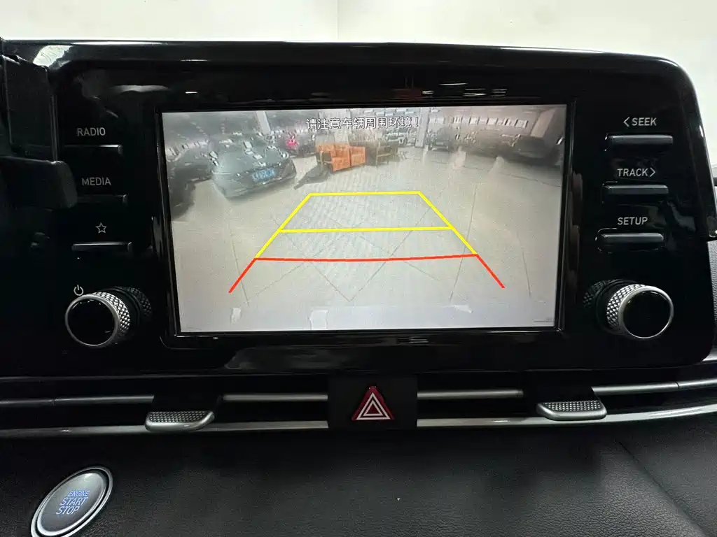 Hyundai Elantra — фото 22
