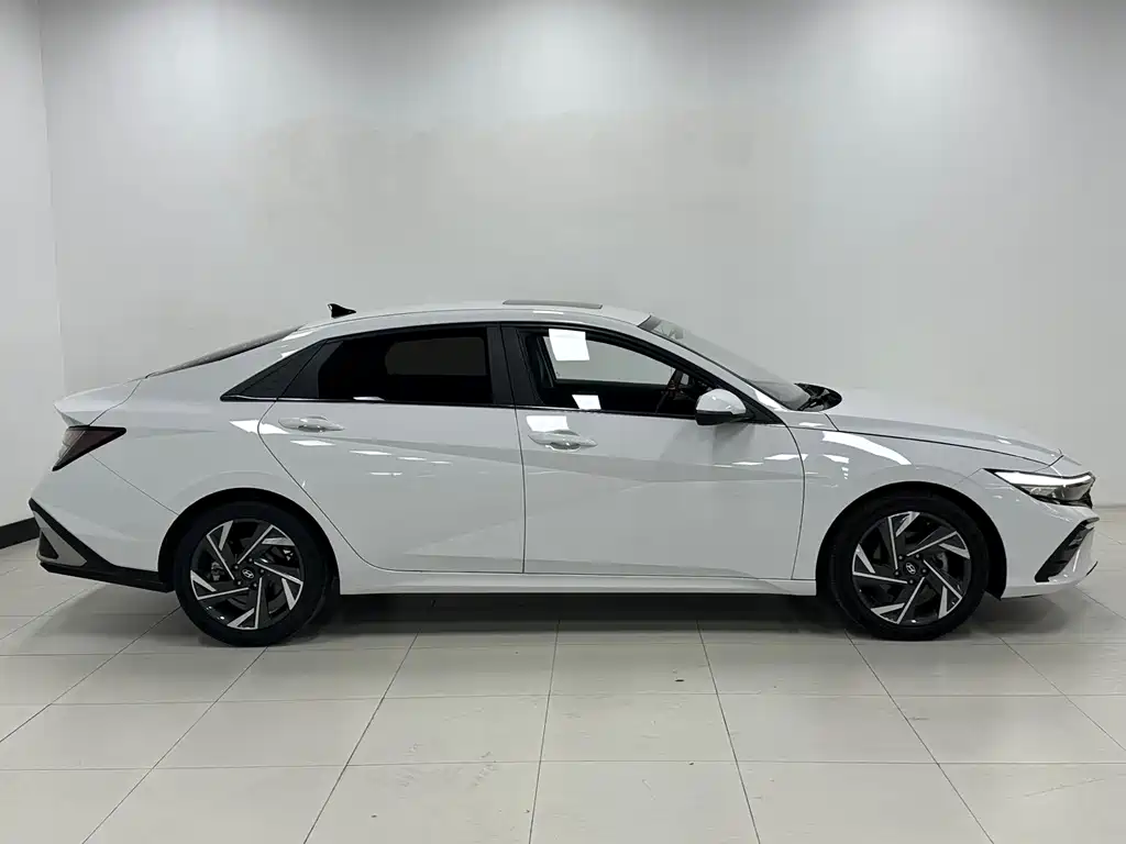 Hyundai Elantra — фото 4