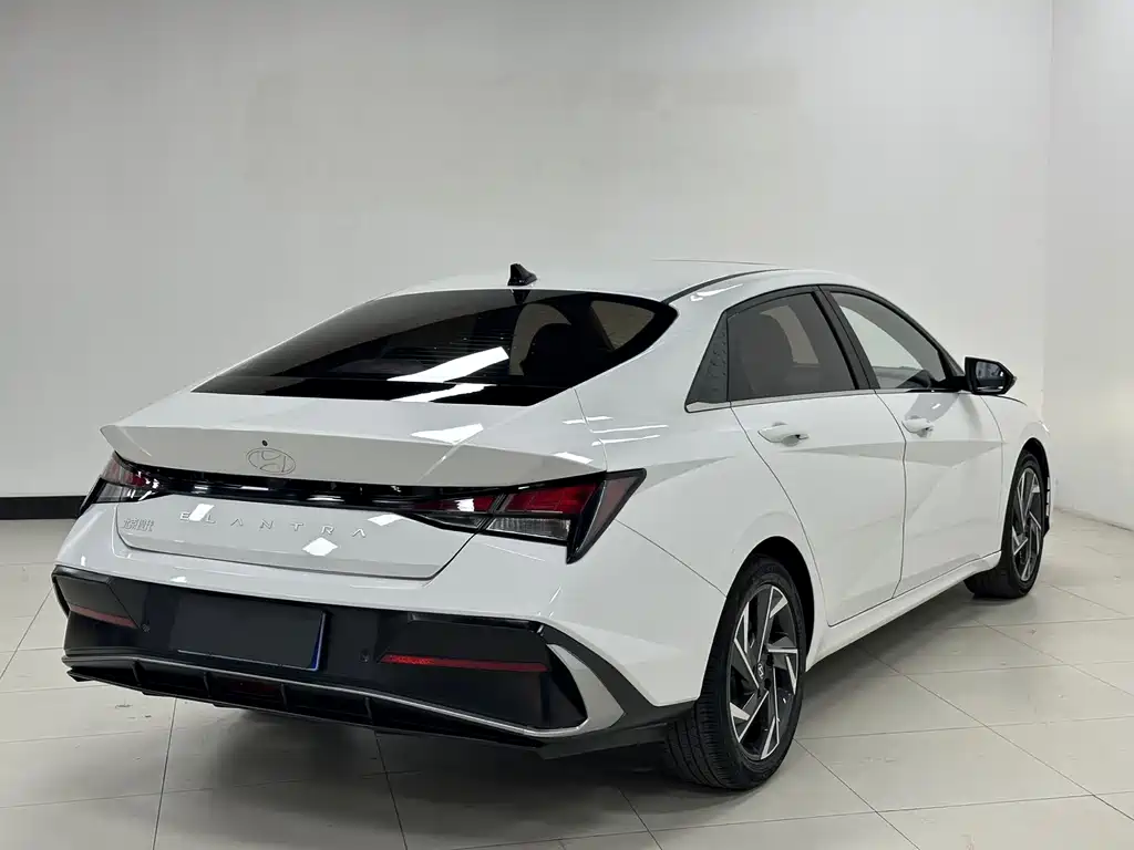 Hyundai Elantra — фото 5