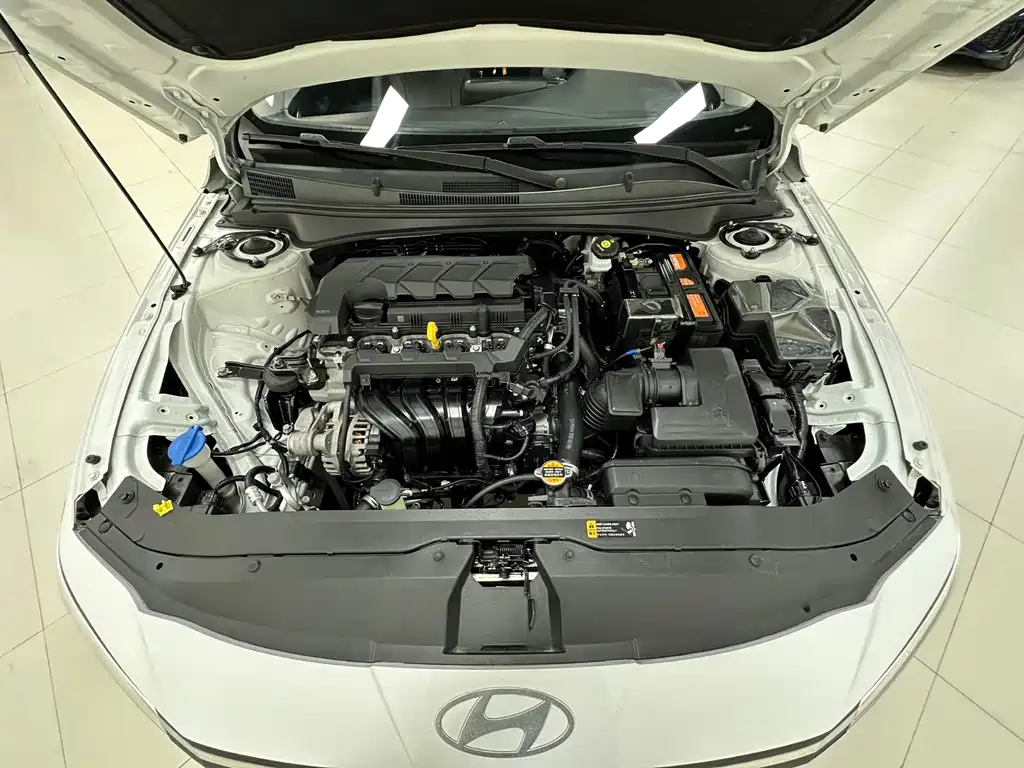 Hyundai Elantra — фото 9