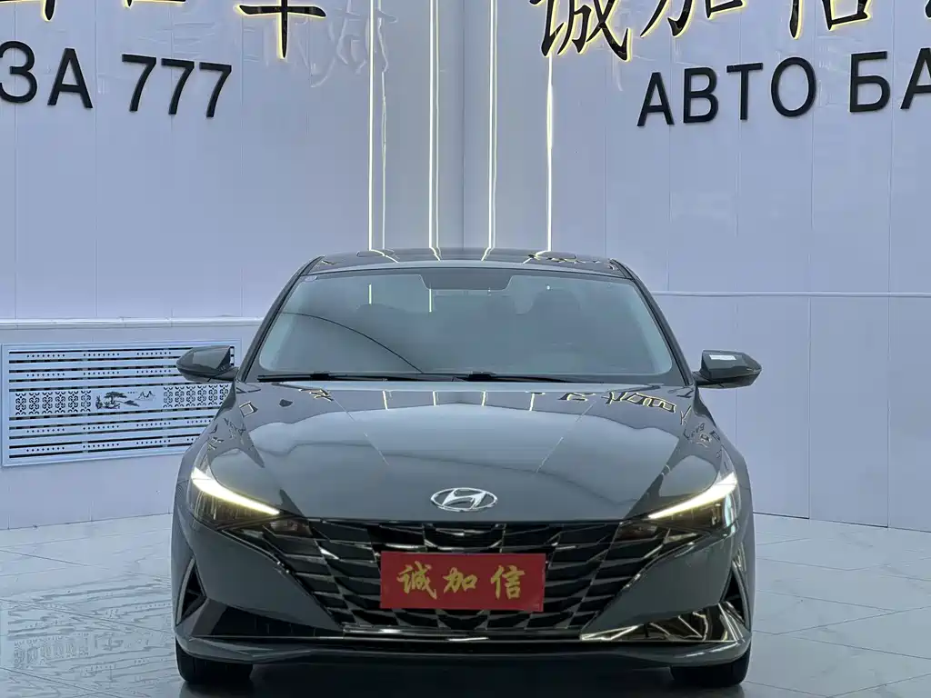 Hyundai Elantra — фото 2