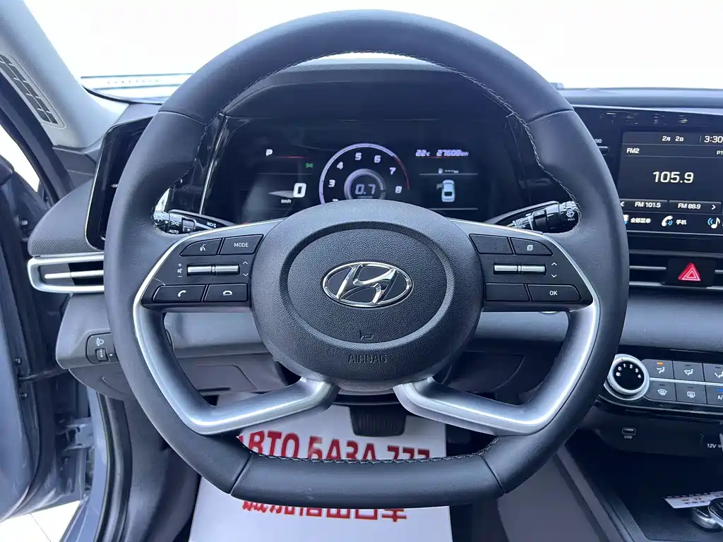 Hyundai Elantra — фото 11
