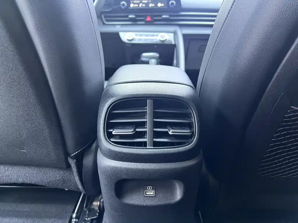 Hyundai Elantra — фото 14