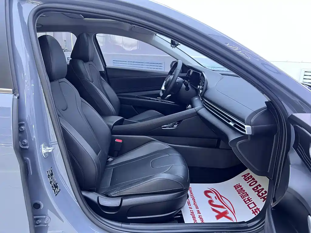 Hyundai Elantra — фото 18