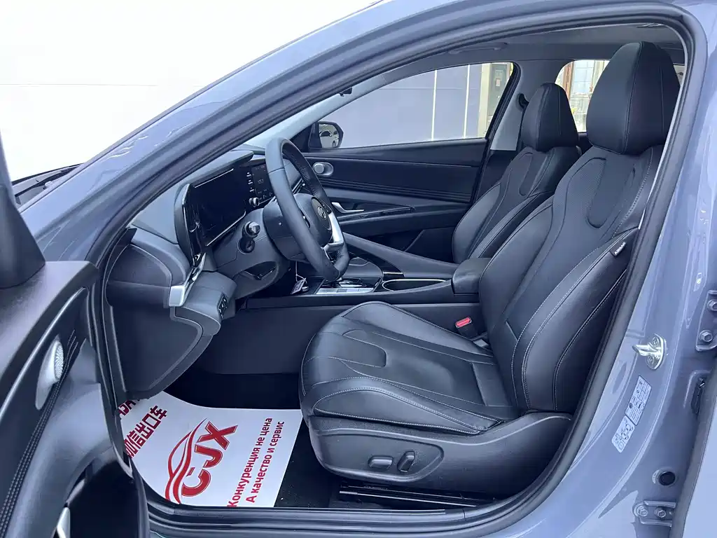 Hyundai Elantra — фото 7