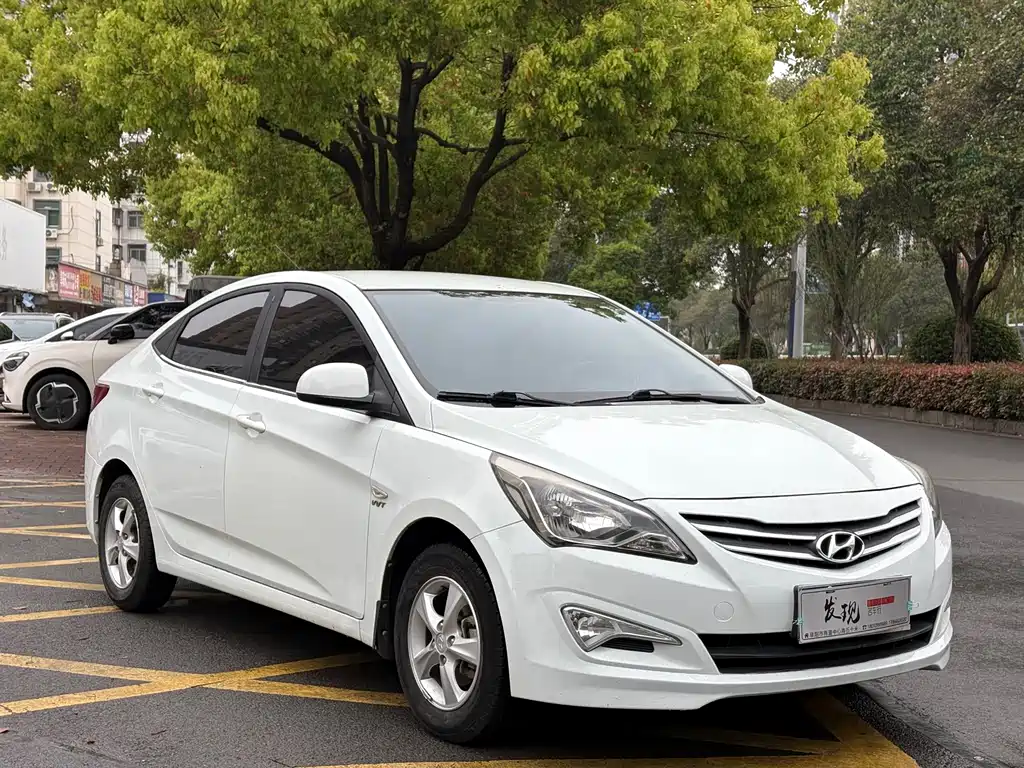 Hyundai Verna — фото 3