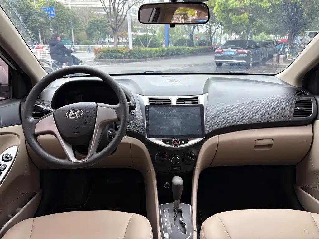 Hyundai Verna — фото 5