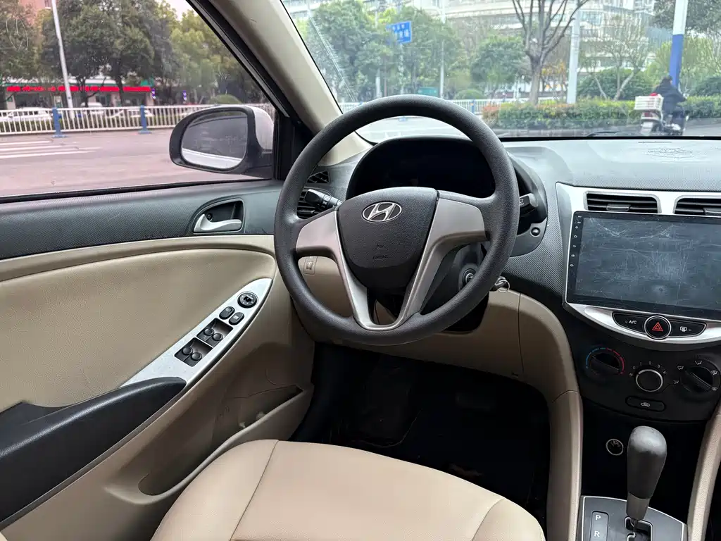 Hyundai Verna — фото 7