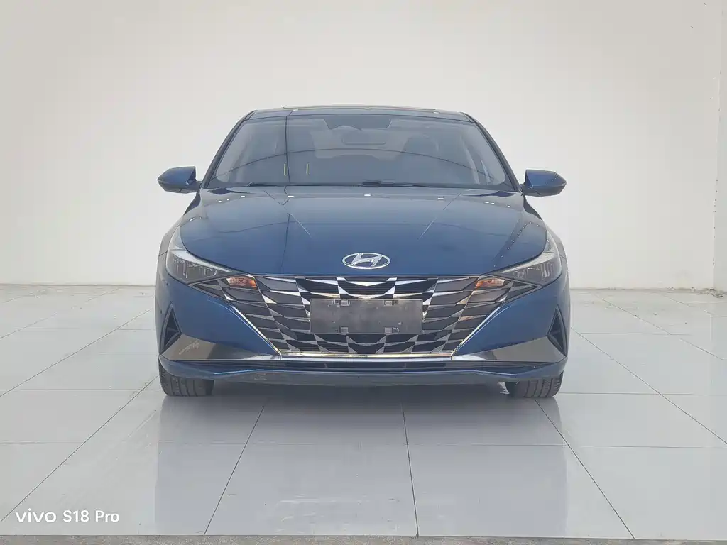 Hyundai Elantra — фото 2