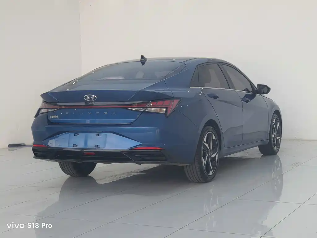 Hyundai Elantra — фото 11