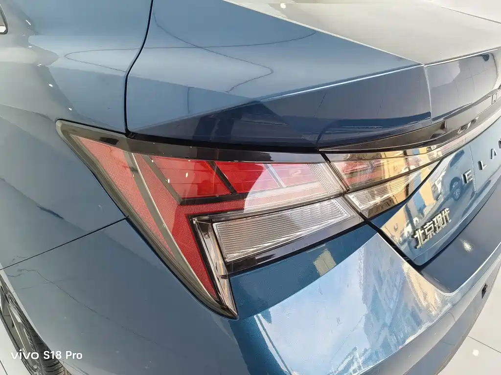 Hyundai Elantra — фото 14