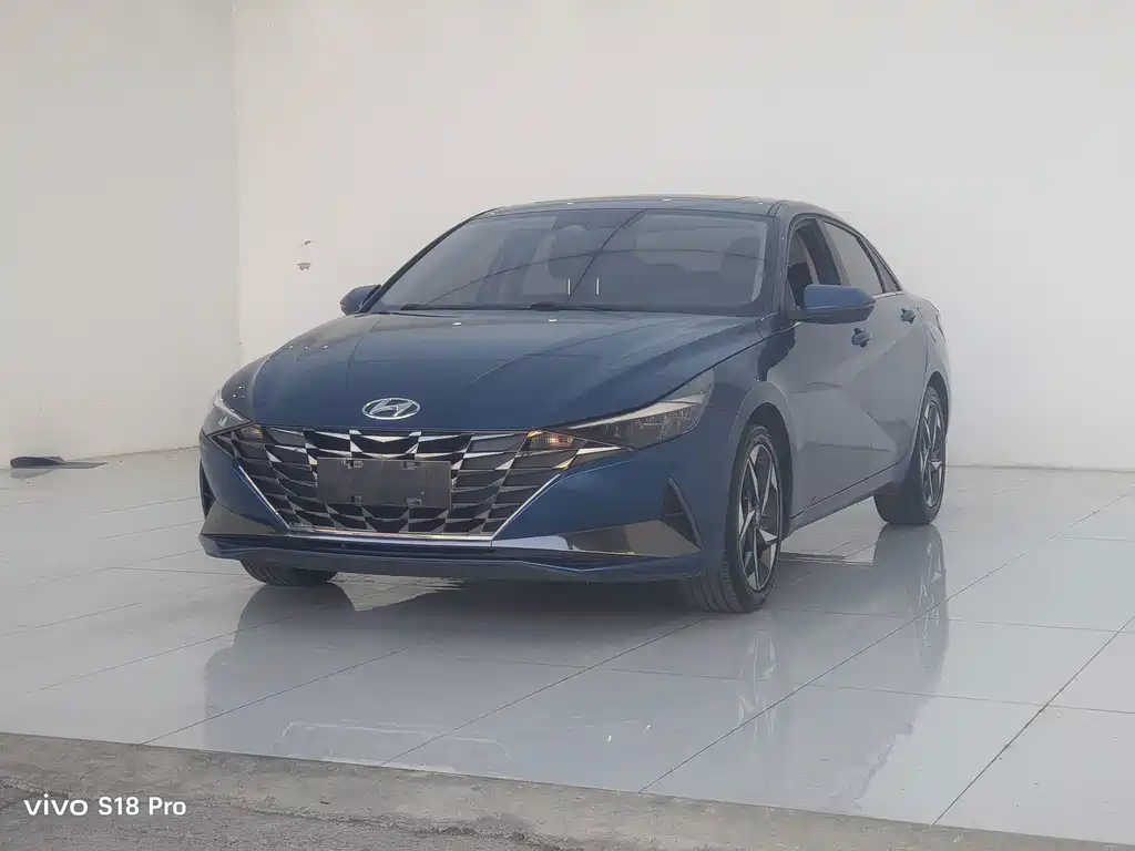 Hyundai Elantra — фото 3