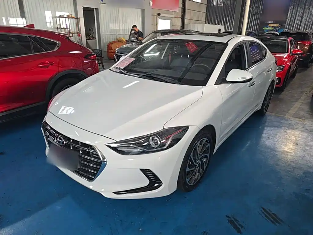 Hyundai Elantra — фото 2