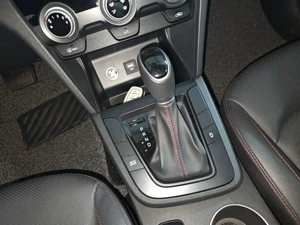 Hyundai Elantra — фото 14