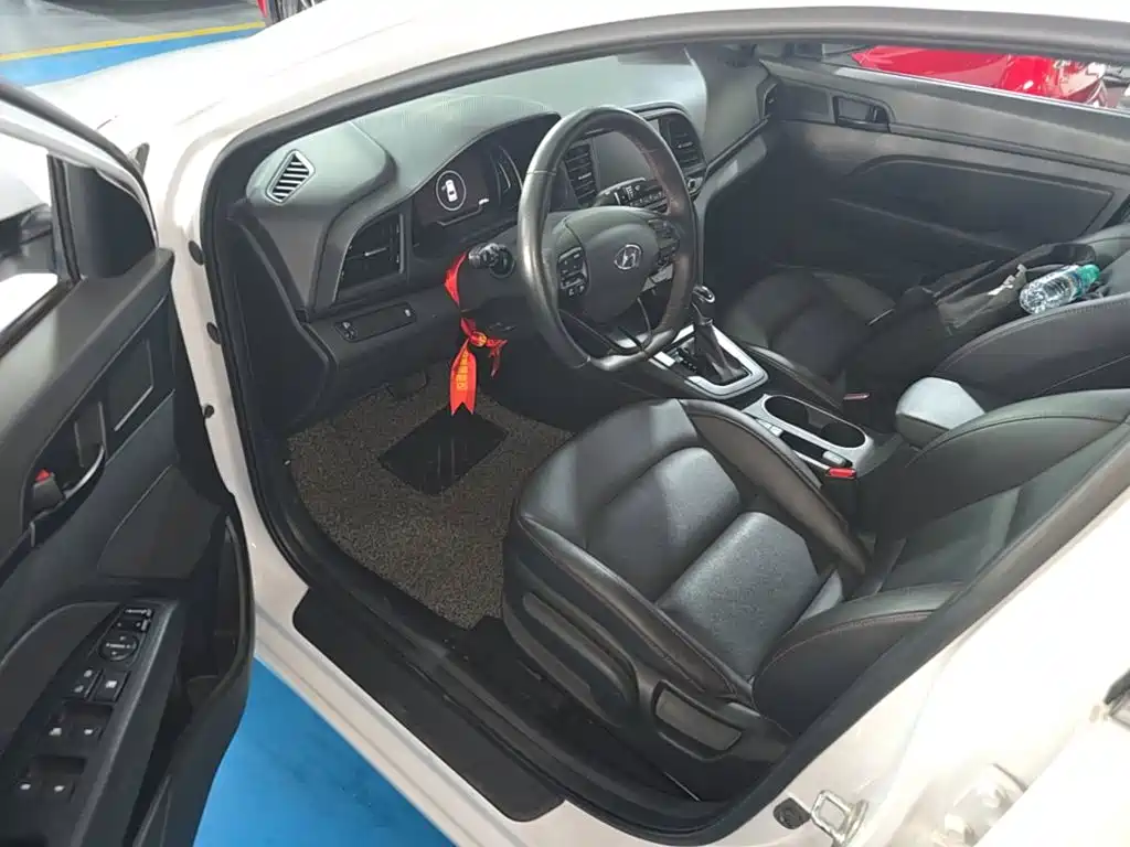 Hyundai Elantra — фото 16