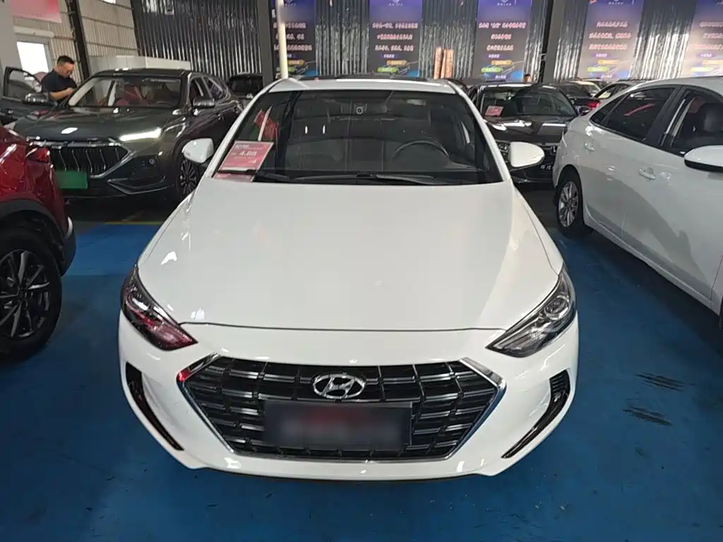 Hyundai Elantra — фото 3