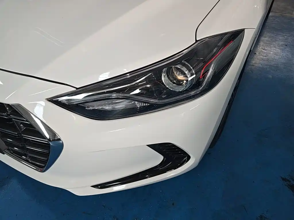 Hyundai Elantra — фото 24