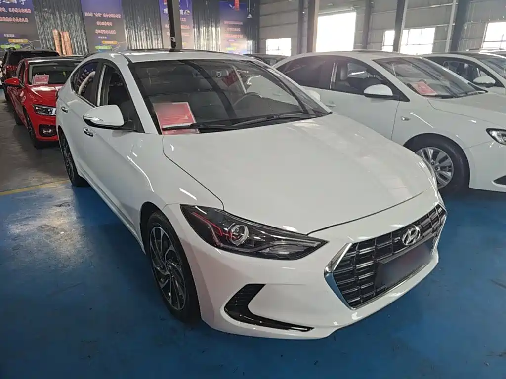 Hyundai Elantra — фото 4