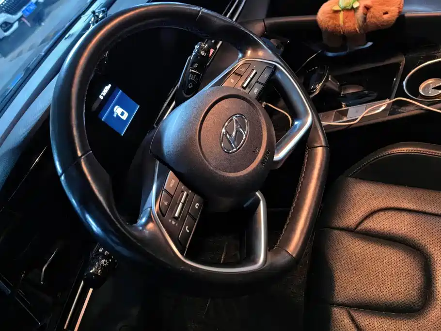 Hyundai Elantra — фото 15
