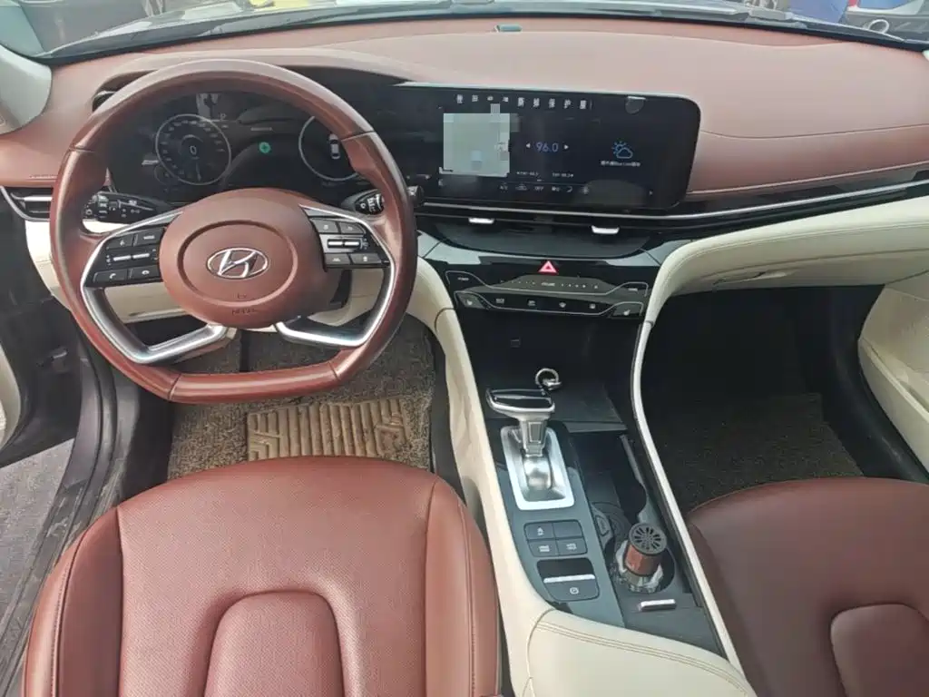 Hyundai Mistra — фото 10