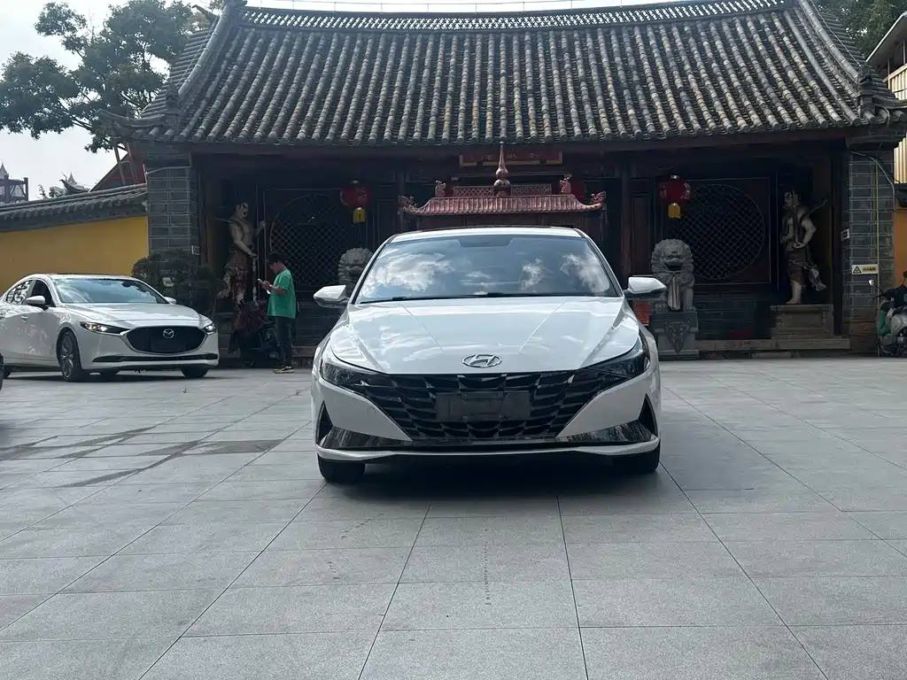 Hyundai Elantra — фото 3