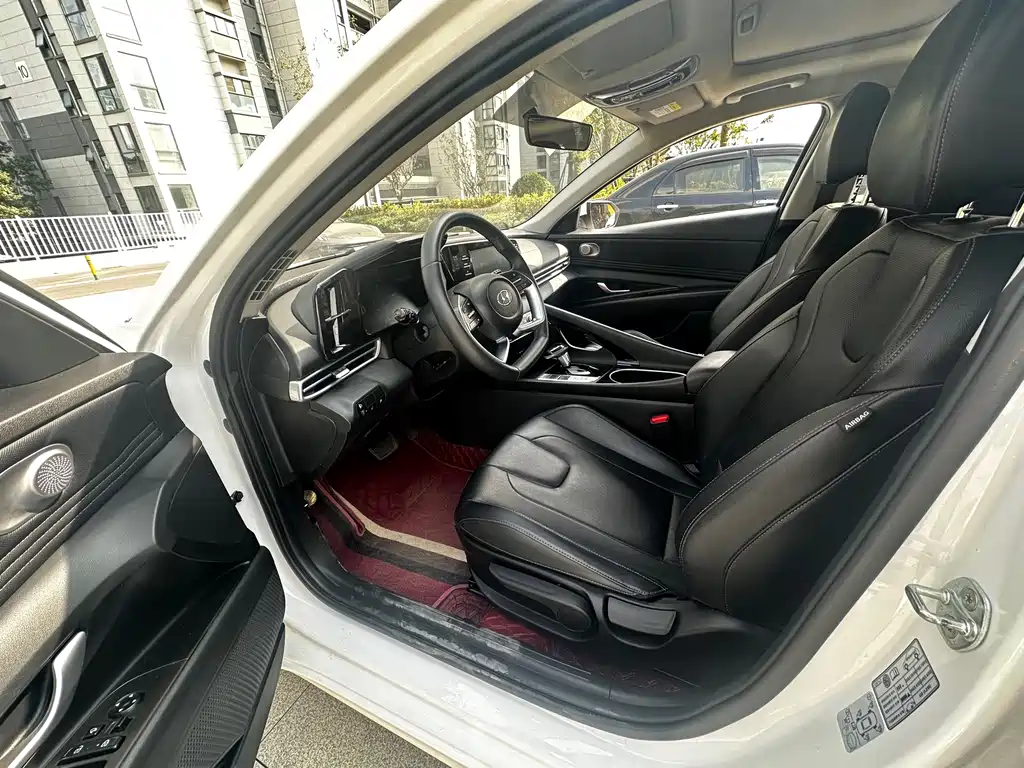 Hyundai Elantra — фото 4