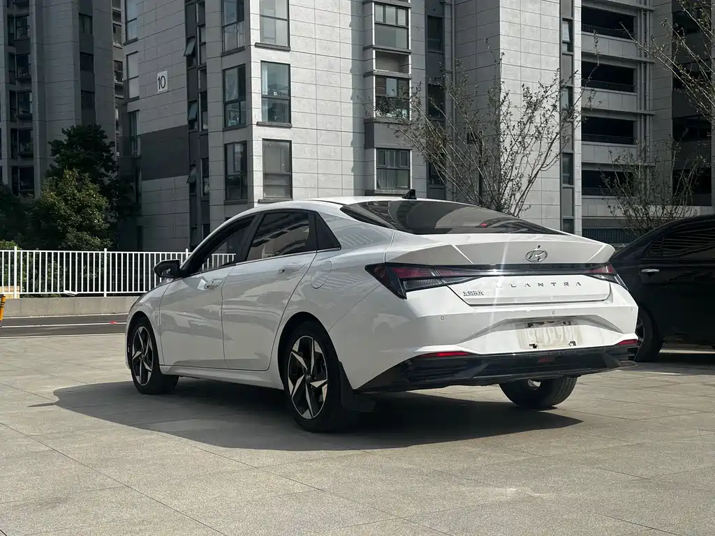 Hyundai Elantra — фото 9