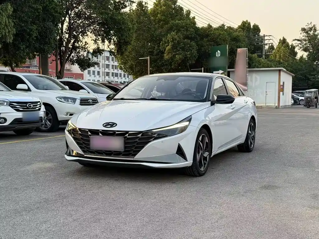 Hyundai Elantra — фото 2