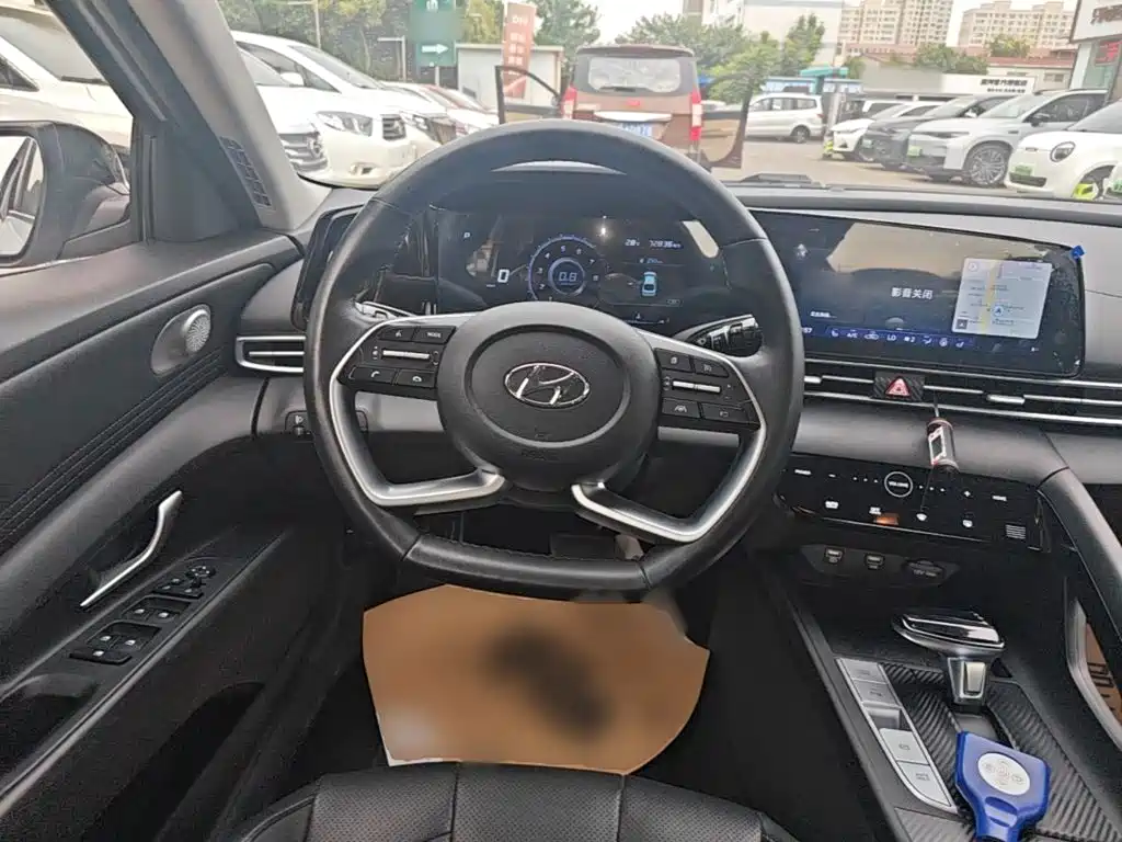 Hyundai Elantra — фото 11
