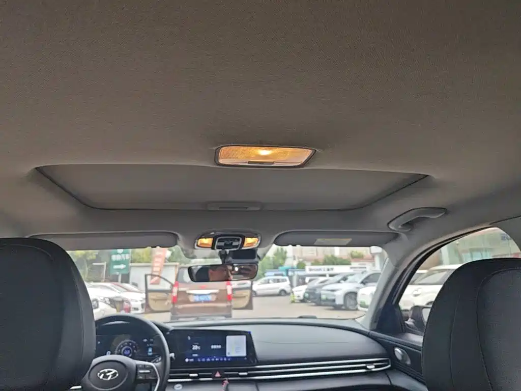 Hyundai Elantra — фото 18