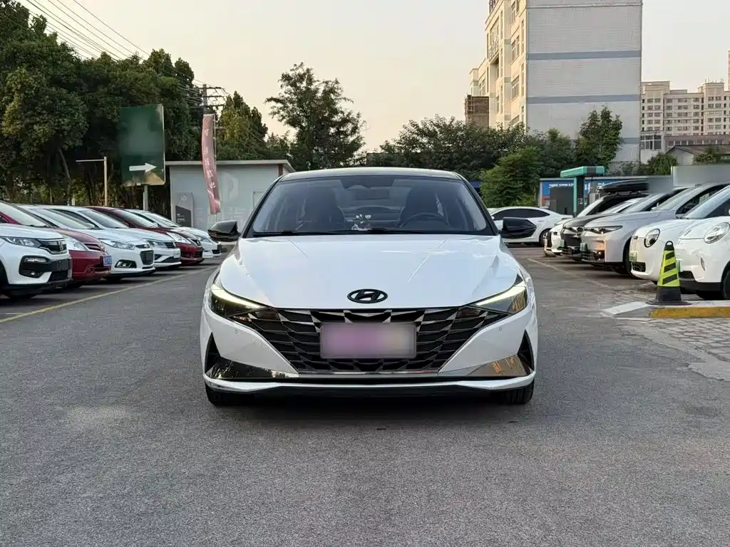 Hyundai Elantra — фото 3