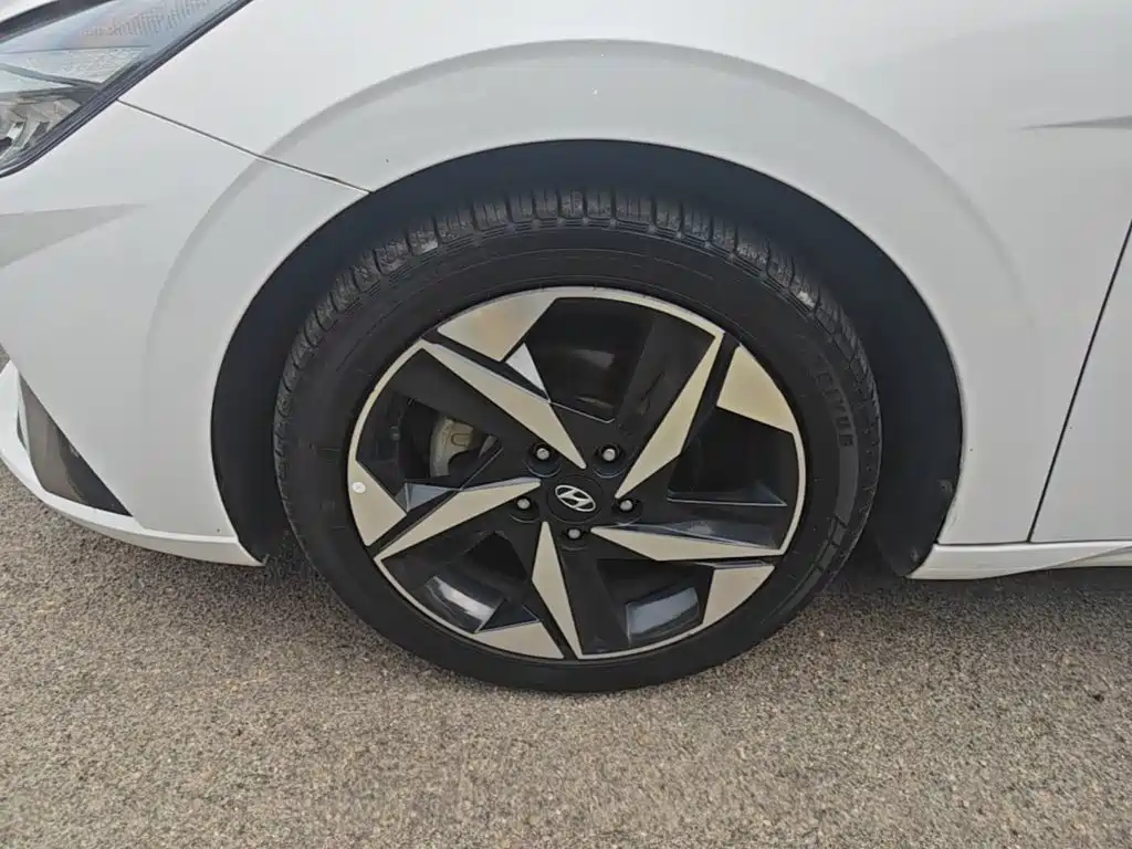Hyundai Elantra — фото 23