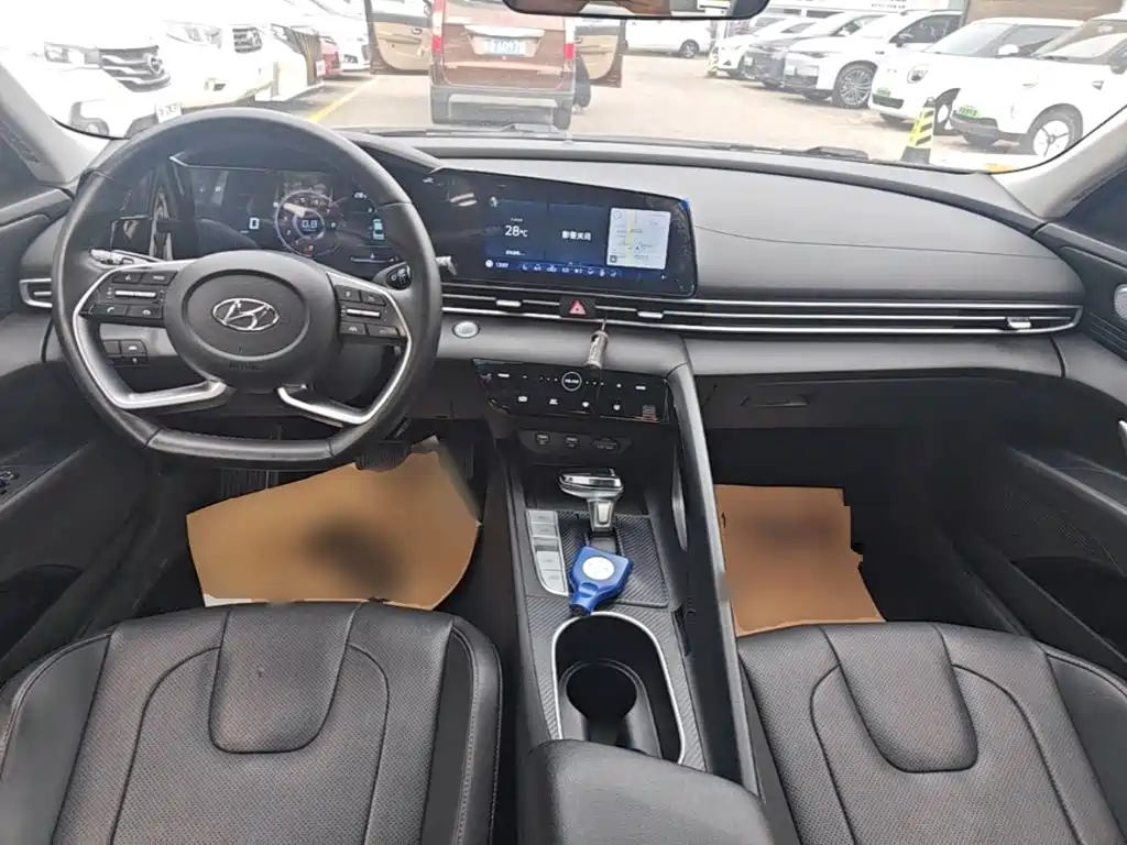 Hyundai Elantra — фото 10