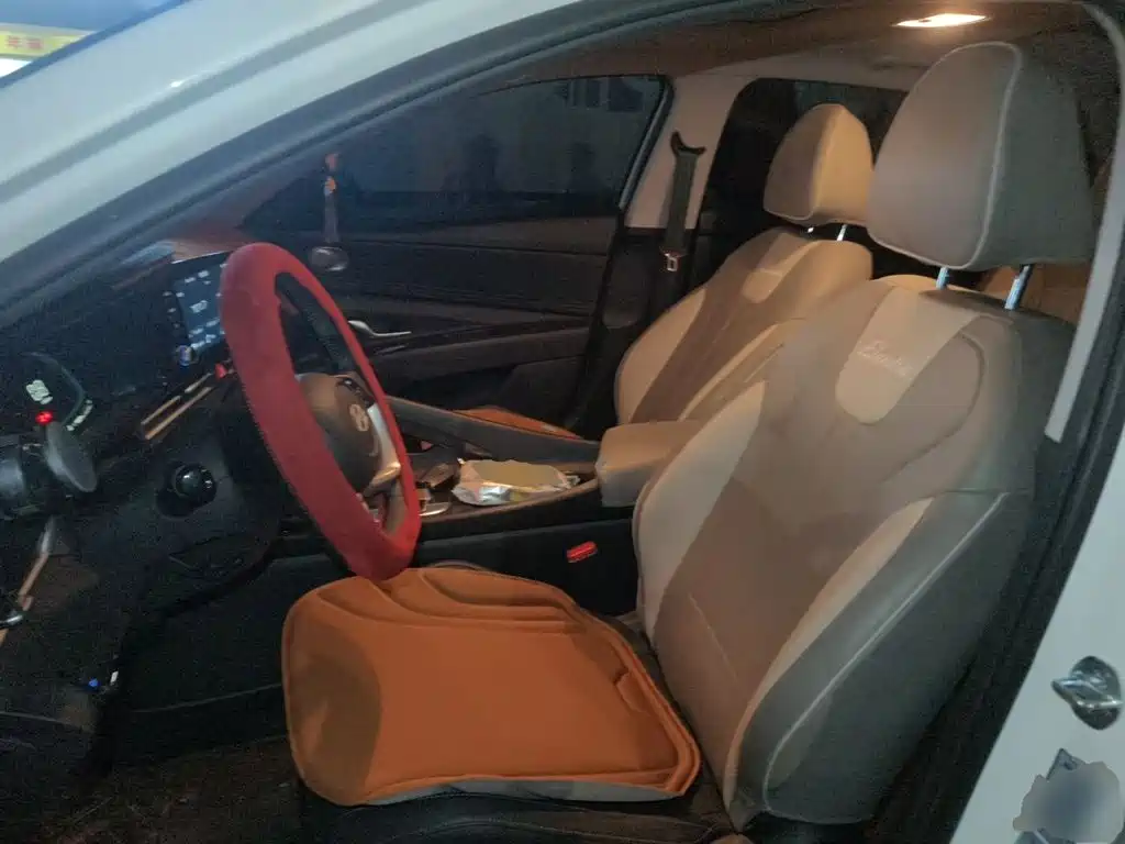 Hyundai Elantra — фото 11
