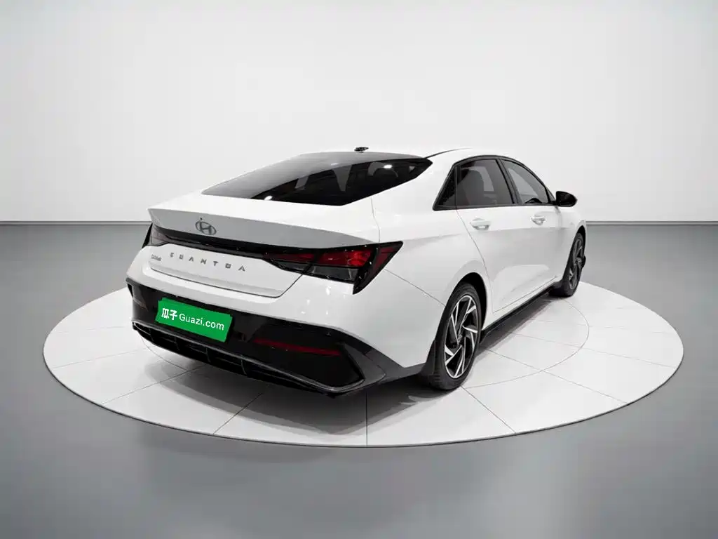 Hyundai Elantra — фото 4