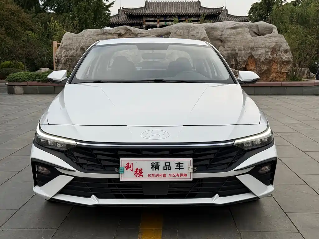 Hyundai Elantra — фото 2