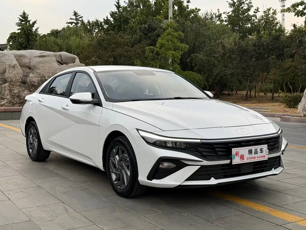 Hyundai Elantra — фото 3