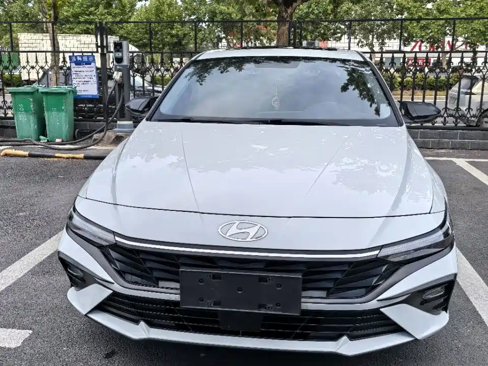 Hyundai Elantra — фото 3
