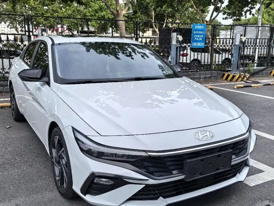 Hyundai Elantra — фото 4