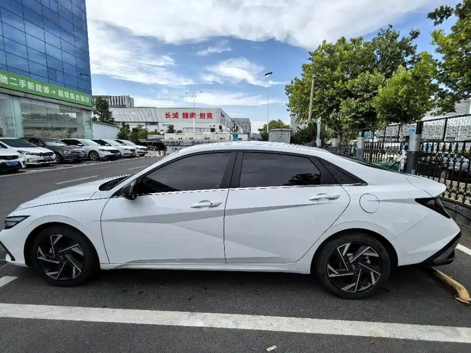 Hyundai Elantra — фото 9