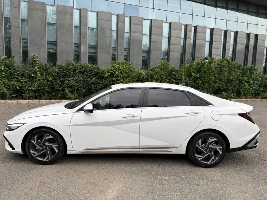 Hyundai Elantra — фото 9